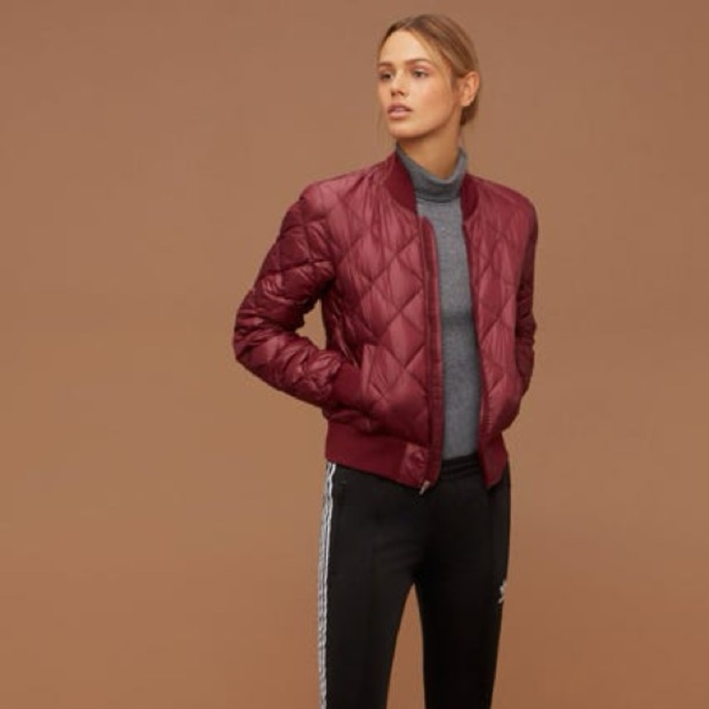 Aritzia TNA League Bomber Puffer Jacket